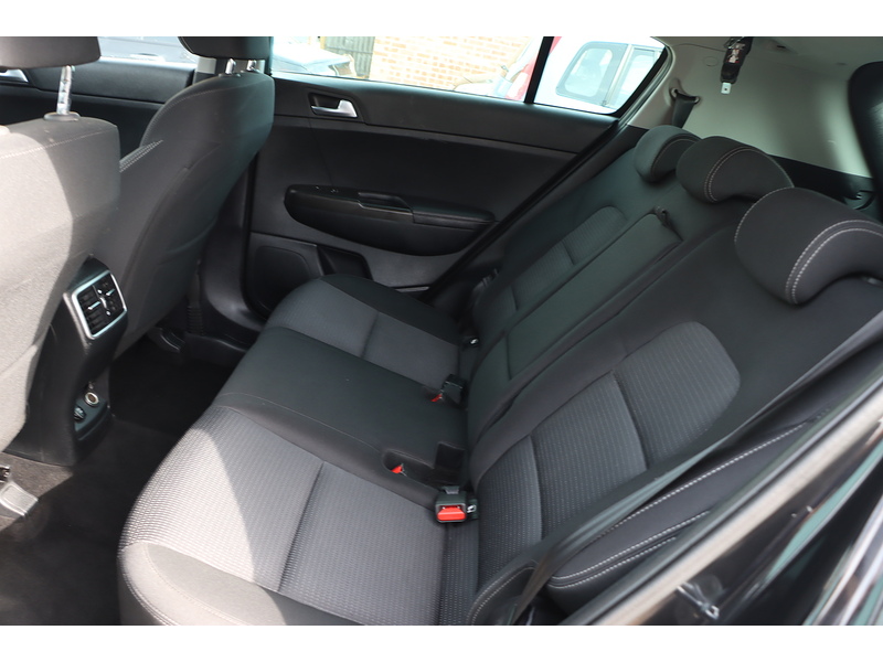 Kia 1.6 GDI 2 GPF SUV 5DR PETROL MANUAL HEATED SEATS SAT NAV BLUETOOTH DAB STEREO APPLE CARPLAY REAR CAMERA PARKING AIDS JUST 2 OWNERS ONLY 70000 MILES SH 72-74 Mitcham Road