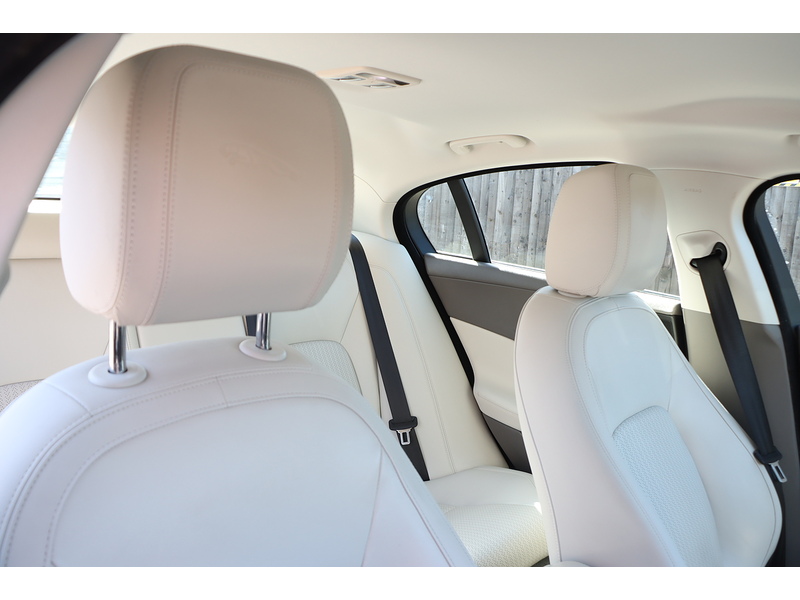 Jaguar 2.0I PORTFOLIO SALOON 4DR PETROL AUTO HEATED SEATS SAT NAV BLUETOOTH DAB STEREO REAR CAMERA PARKING AIDS JUST 2 OWNERS ONLY 65000 MILES FSH 6 SERVICES 92-96 Mitcham Road