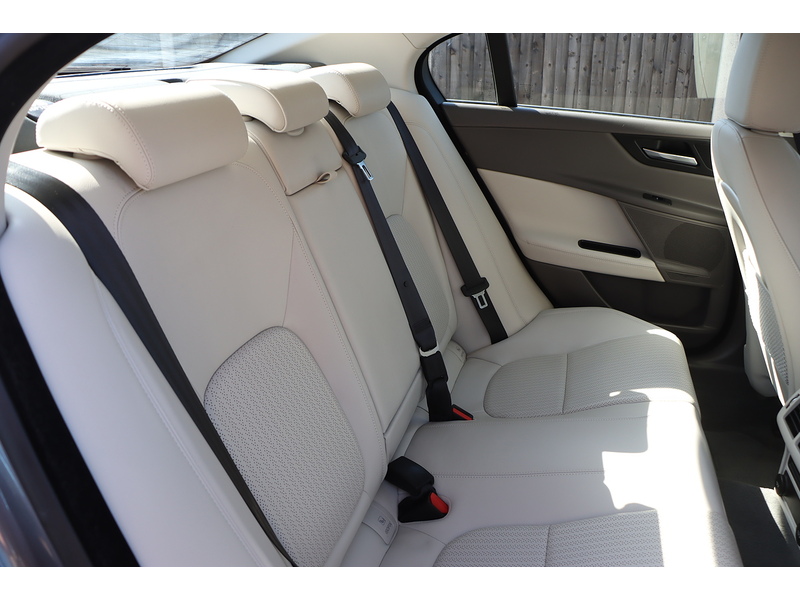 Jaguar 2.0I PORTFOLIO SALOON 4DR PETROL AUTO HEATED SEATS SAT NAV BLUETOOTH DAB STEREO REAR CAMERA PARKING AIDS JUST 2 OWNERS ONLY 65000 MILES FSH 6 SERVICES 92-96 Mitcham Road