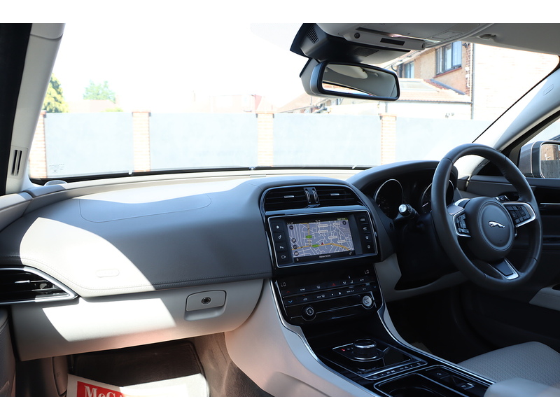 Jaguar 2.0I PORTFOLIO SALOON 4DR PETROL AUTO HEATED SEATS SAT NAV BLUETOOTH DAB STEREO REAR CAMERA PARKING AIDS JUST 2 OWNERS ONLY 65000 MILES FSH 6 SERVICES 92-96 Mitcham Road