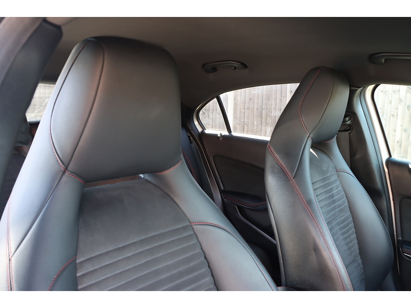 Mercedes-Benz A160 1.6 AMG LINE (EXECUTIVE) HATCHBACK 5DR PETROL 7G-DCT AUTO SAT NAV BLUETOOTH DAB STEREO APPLE CARPLAY REAR CAMERA PARKING AIDS ONLY 26000 MILES SH 72-74 Mitcham Road