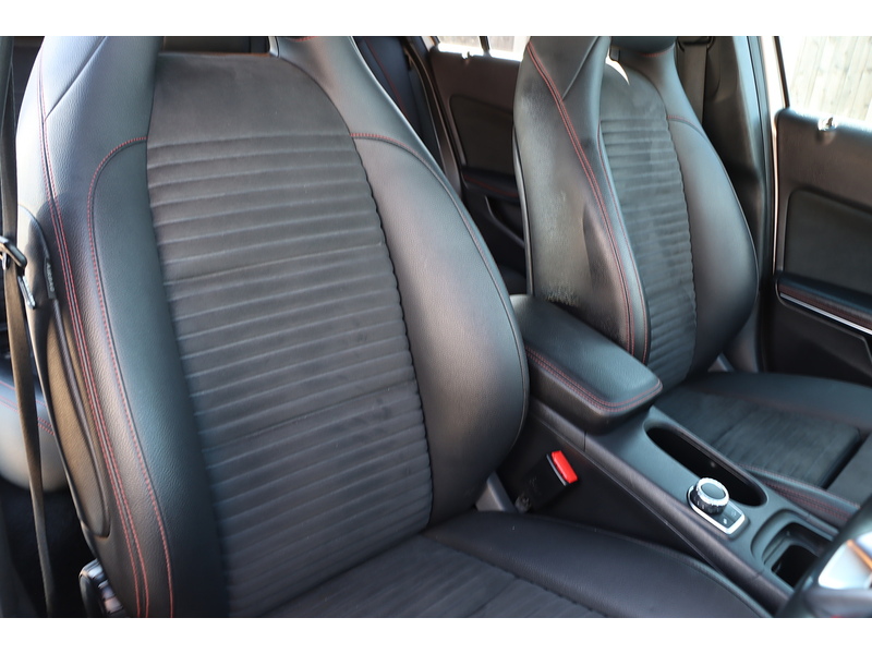 Mercedes-Benz A160 1.6 AMG LINE (EXECUTIVE) HATCHBACK 5DR PETROL 7G-DCT AUTO SAT NAV BLUETOOTH DAB STEREO APPLE CARPLAY REAR CAMERA PARKING AIDS ONLY 26000 MILES SH 72-74 Mitcham Road