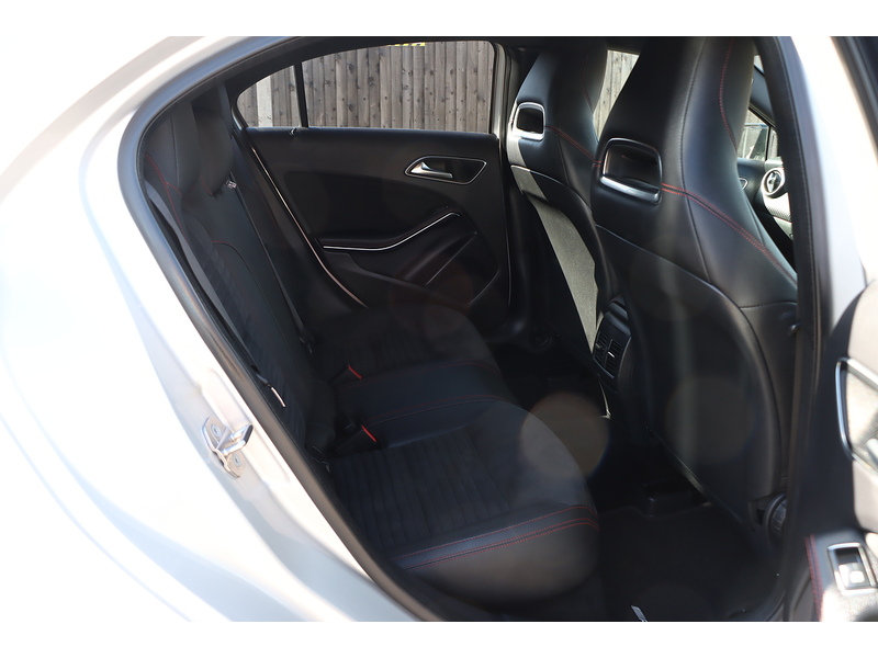 Mercedes-Benz A160 1.6 AMG LINE (EXECUTIVE) HATCHBACK 5DR PETROL 7G-DCT AUTO SAT NAV BLUETOOTH DAB STEREO APPLE CARPLAY REAR CAMERA PARKING AIDS ONLY 26000 MILES SH 72-74 Mitcham Road