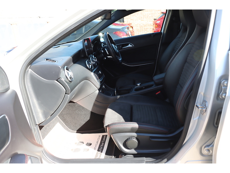 Mercedes-Benz A160 1.6 AMG LINE (EXECUTIVE) HATCHBACK 5DR PETROL 7G-DCT AUTO SAT NAV BLUETOOTH DAB STEREO APPLE CARPLAY REAR CAMERA PARKING AIDS ONLY 26000 MILES SH 72-74 Mitcham Road
