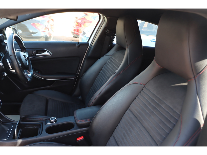 Mercedes-Benz A160 1.6 AMG LINE (EXECUTIVE) HATCHBACK 5DR PETROL 7G-DCT AUTO SAT NAV BLUETOOTH DAB STEREO APPLE CARPLAY REAR CAMERA PARKING AIDS ONLY 26000 MILES SH 72-74 Mitcham Road