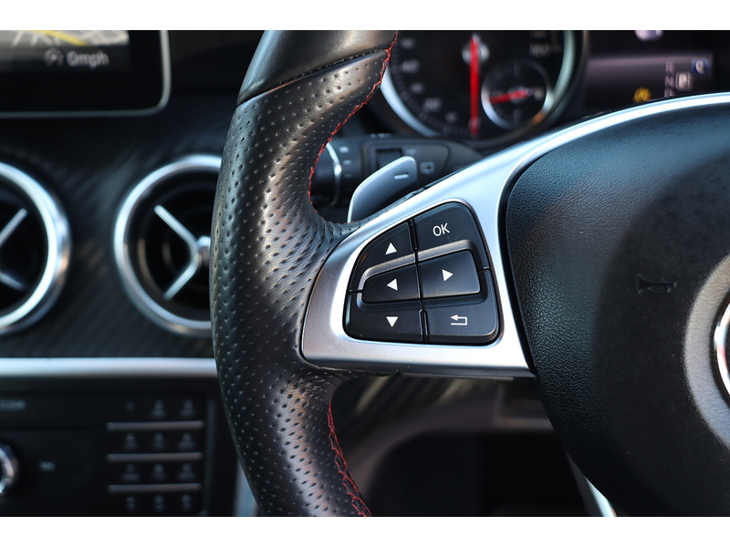 Mercedes-Benz A160 1.6 AMG LINE (EXECUTIVE) HATCHBACK 5DR PETROL 7G-DCT AUTO SAT NAV BLUETOOTH DAB STEREO APPLE CARPLAY REAR CAMERA PARKING AIDS ONLY 26000 MILES SH 72-74 Mitcham Road