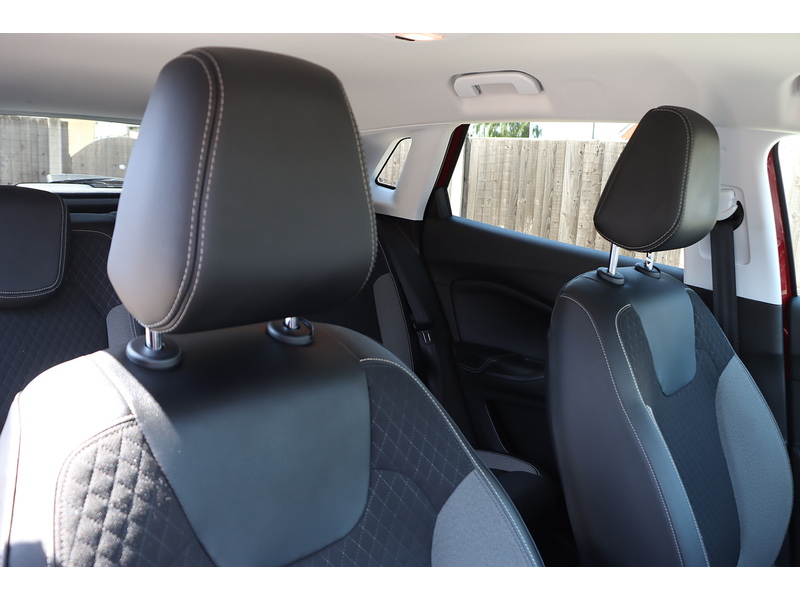 Vauxhall 1.2 TURBO SPORT NAV SUV 5DR PETROL AUTO SATNAV BLUETOOTH DAB RADIO USB INPUT APPLE CARPLAY PARKING AIDS ONLY 29000 MILES FSH 7 SERVICES NO ULEZ CHARGE 72-74 Mitcham Road