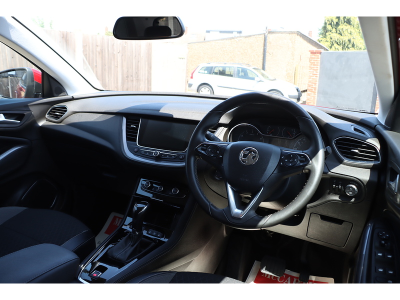 Vauxhall 1.2 TURBO SPORT NAV SUV 5DR PETROL AUTO SATNAV BLUETOOTH DAB RADIO USB INPUT APPLE CARPLAY PARKING AIDS ONLY 29000 MILES FSH 7 SERVICES NO ULEZ CHARGE 72-74 Mitcham Road