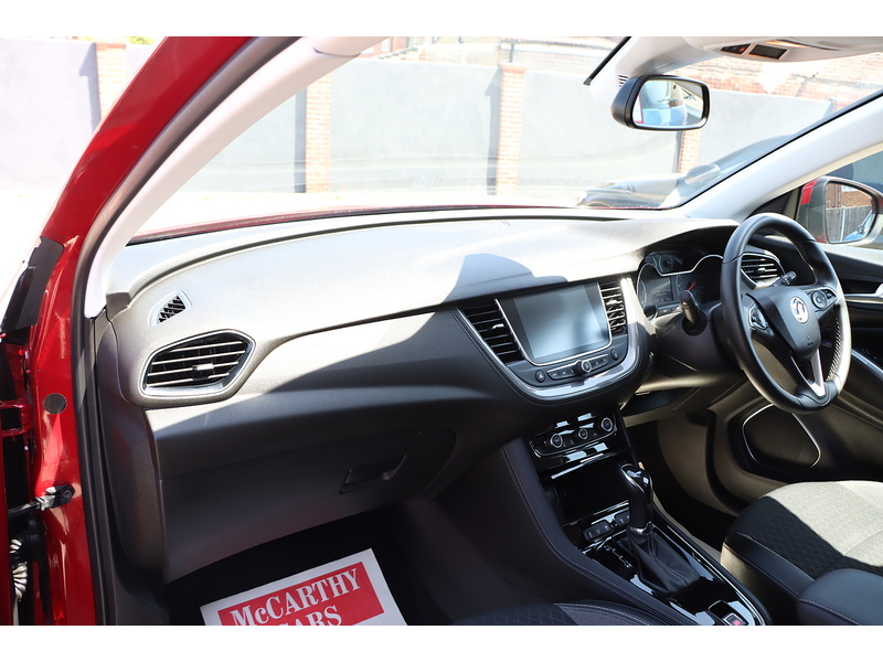 Vauxhall 1.2 TURBO SPORT NAV SUV 5DR PETROL AUTO SATNAV BLUETOOTH DAB RADIO USB INPUT APPLE CARPLAY PARKING AIDS ONLY 29000 MILES FSH 7 SERVICES NO ULEZ CHARGE 72-74 Mitcham Road