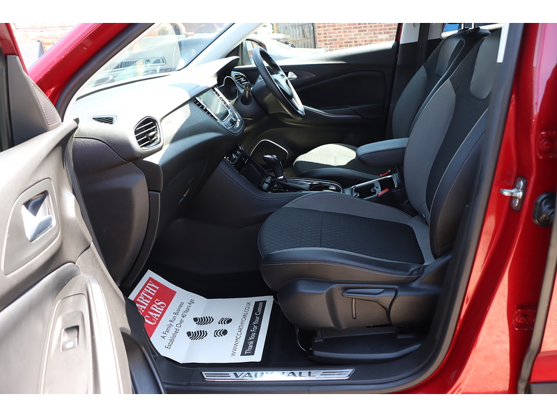 Vauxhall 1.2 TURBO SPORT NAV SUV 5DR PETROL AUTO SATNAV BLUETOOTH DAB RADIO USB INPUT APPLE CARPLAY PARKING AIDS ONLY 29000 MILES FSH 7 SERVICES NO ULEZ CHARGE 72-74 Mitcham Road