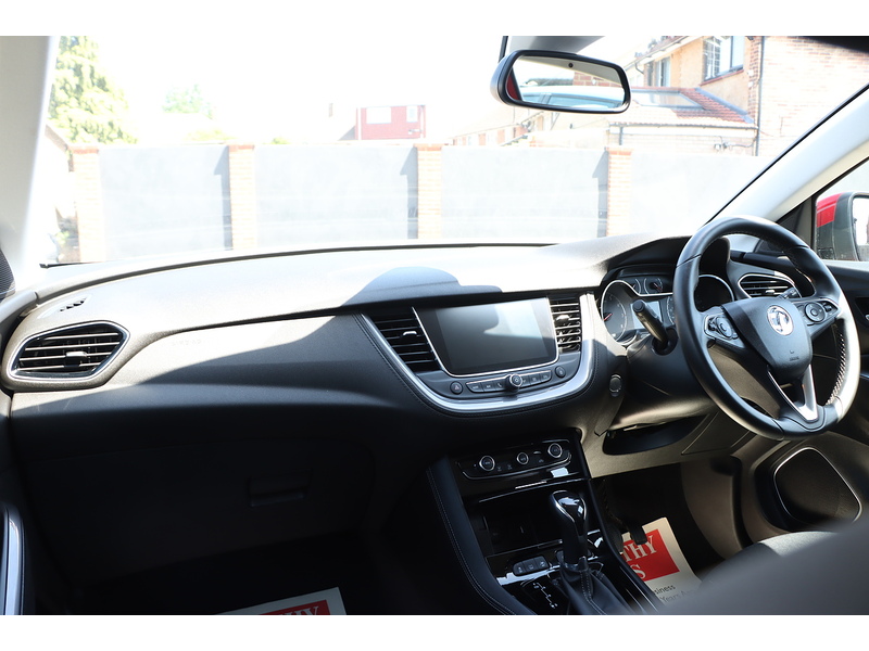 Vauxhall 1.2 TURBO SPORT NAV SUV 5DR PETROL AUTO SATNAV BLUETOOTH DAB RADIO USB INPUT APPLE CARPLAY PARKING AIDS ONLY 29000 MILES FSH 7 SERVICES NO ULEZ CHARGE 72-74 Mitcham Road