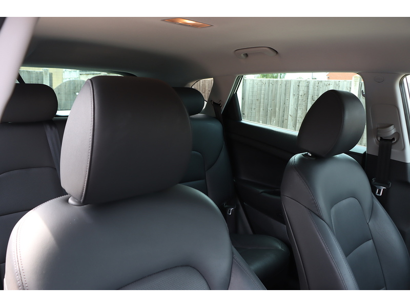 Hyundai 1.6 T-GDI PREMIUM SUV 5DR PETROL DCT AUTO HEATED SEATS SAT NAV BLUETOOTH DAB STEREO APPLE CARPLAY REAR CAMERA PARKING AIDS 44000 MILES FSH 6 SERVICES 72-74 Mitcham Road