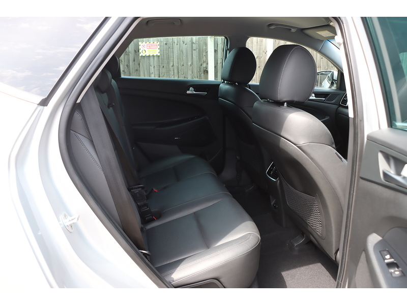 Hyundai 1.6 T-GDI PREMIUM SUV 5DR PETROL DCT AUTO HEATED SEATS SAT NAV BLUETOOTH DAB STEREO APPLE CARPLAY REAR CAMERA PARKING AIDS 44000 MILES FSH 6 SERVICES 72-74 Mitcham Road