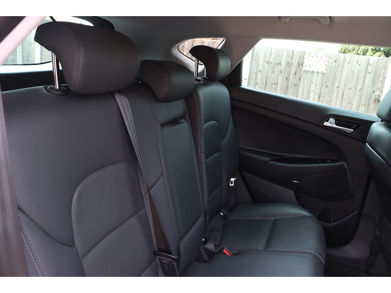Hyundai 1.6 T-GDI PREMIUM SUV 5DR PETROL DCT AUTO HEATED SEATS SAT NAV BLUETOOTH DAB STEREO APPLE CARPLAY REAR CAMERA PARKING AIDS 44000 MILES FSH 6 SERVICES 72-74 Mitcham Road