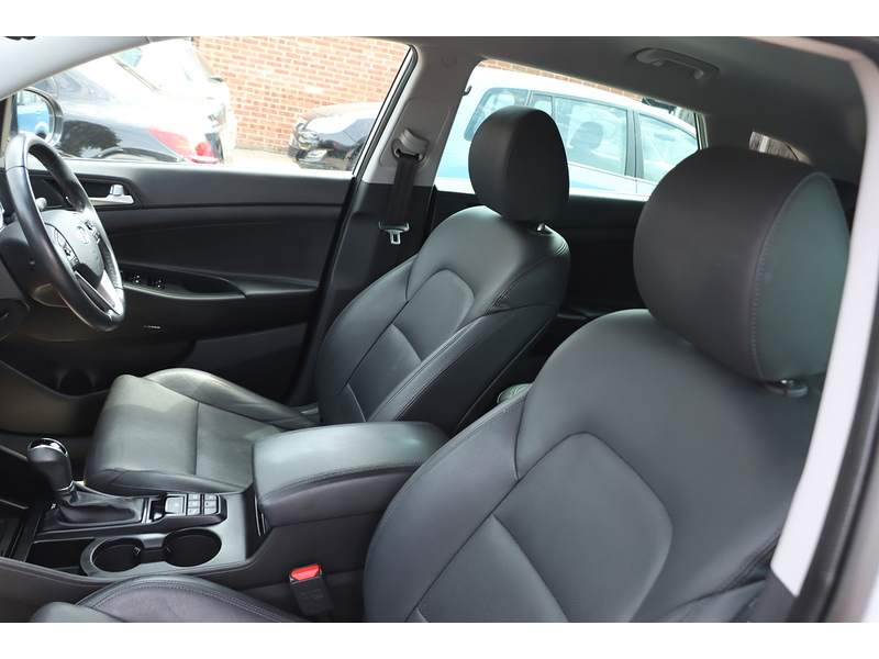 Hyundai 1.6 T-GDI PREMIUM SUV 5DR PETROL DCT AUTO HEATED SEATS SAT NAV BLUETOOTH DAB STEREO APPLE CARPLAY REAR CAMERA PARKING AIDS 44000 MILES FSH 6 SERVICES 72-74 Mitcham Road