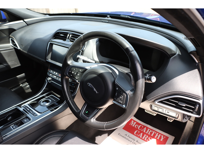 Jaguar 2.0I GPF R-SPORT SALOON 4DR PETROL AUTO HEATED SEATS SAT NAV BLUETOOTH DAB STEREO APPLE CARPLAY REAR CAMERA PARKING AIDS 2 OWNERS ONLY 61000 MILES SH 72-74 Mitcham Road