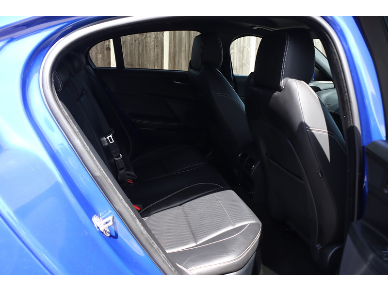 Jaguar 2.0I GPF R-SPORT SALOON 4DR PETROL AUTO HEATED SEATS SAT NAV BLUETOOTH DAB STEREO APPLE CARPLAY REAR CAMERA PARKING AIDS 2 OWNERS ONLY 61000 MILES SH 72-74 Mitcham Road