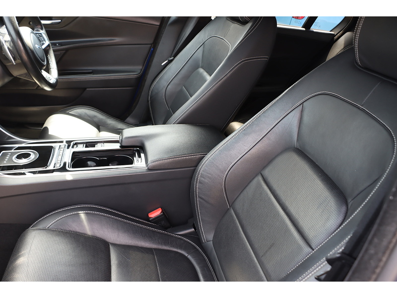 Jaguar 2.0I GPF R-SPORT SALOON 4DR PETROL AUTO HEATED SEATS SAT NAV BLUETOOTH DAB STEREO APPLE CARPLAY REAR CAMERA PARKING AIDS 2 OWNERS ONLY 61000 MILES SH 72-74 Mitcham Road