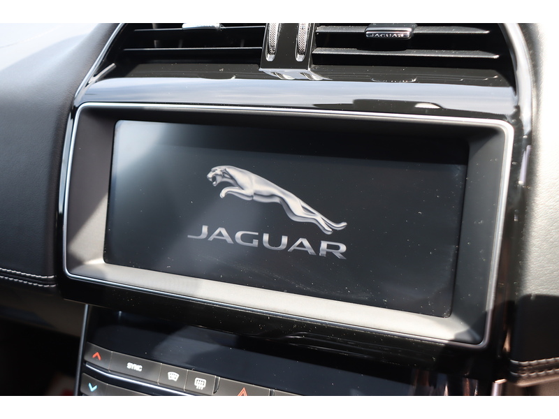 Jaguar 2.0I GPF R-SPORT SALOON 4DR PETROL AUTO HEATED SEATS SAT NAV BLUETOOTH DAB STEREO APPLE CARPLAY REAR CAMERA PARKING AIDS 2 OWNERS ONLY 61000 MILES SH 72-74 Mitcham Road