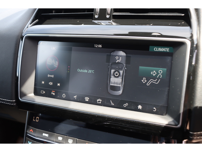Jaguar 2.0I GPF R-SPORT SALOON 4DR PETROL AUTO HEATED SEATS SAT NAV BLUETOOTH DAB STEREO APPLE CARPLAY REAR CAMERA PARKING AIDS 2 OWNERS ONLY 61000 MILES SH 72-74 Mitcham Road