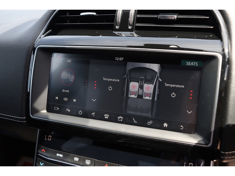 Jaguar 2.0I GPF R-SPORT SALOON 4DR PETROL AUTO HEATED SEATS SAT NAV BLUETOOTH DAB STEREO APPLE CARPLAY REAR CAMERA PARKING AIDS 2 OWNERS ONLY 61000 MILES SH 72-74 Mitcham Road