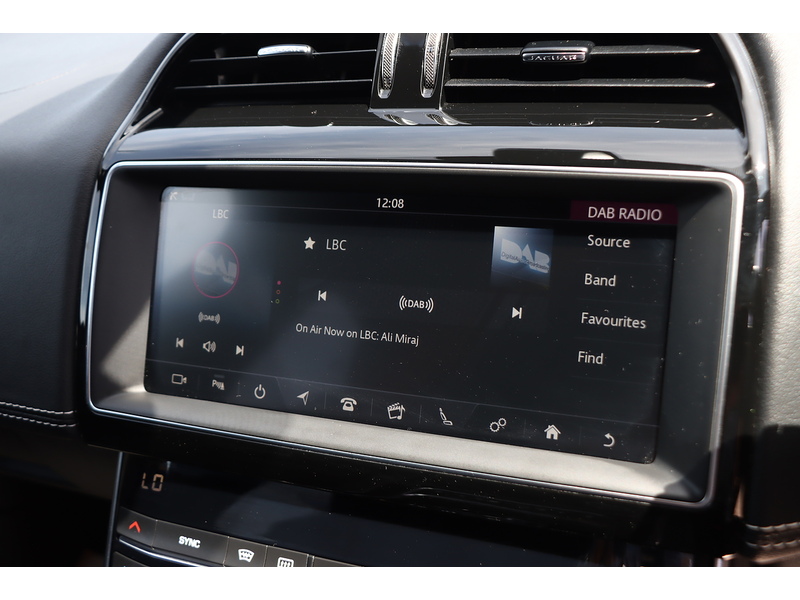 Jaguar 2.0I GPF R-SPORT SALOON 4DR PETROL AUTO HEATED SEATS SAT NAV BLUETOOTH DAB STEREO APPLE CARPLAY REAR CAMERA PARKING AIDS 2 OWNERS ONLY 61000 MILES SH 72-74 Mitcham Road