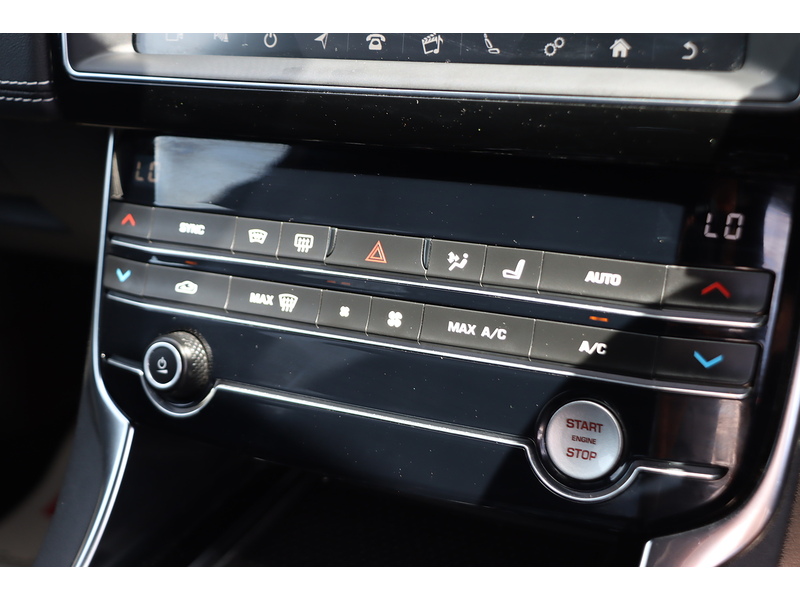 Jaguar 2.0I GPF R-SPORT SALOON 4DR PETROL AUTO HEATED SEATS SAT NAV BLUETOOTH DAB STEREO APPLE CARPLAY REAR CAMERA PARKING AIDS 2 OWNERS ONLY 61000 MILES SH 72-74 Mitcham Road