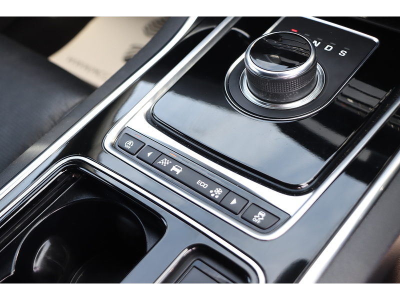 Jaguar 2.0I GPF R-SPORT SALOON 4DR PETROL AUTO HEATED SEATS SAT NAV BLUETOOTH DAB STEREO APPLE CARPLAY REAR CAMERA PARKING AIDS 2 OWNERS ONLY 61000 MILES SH 72-74 Mitcham Road