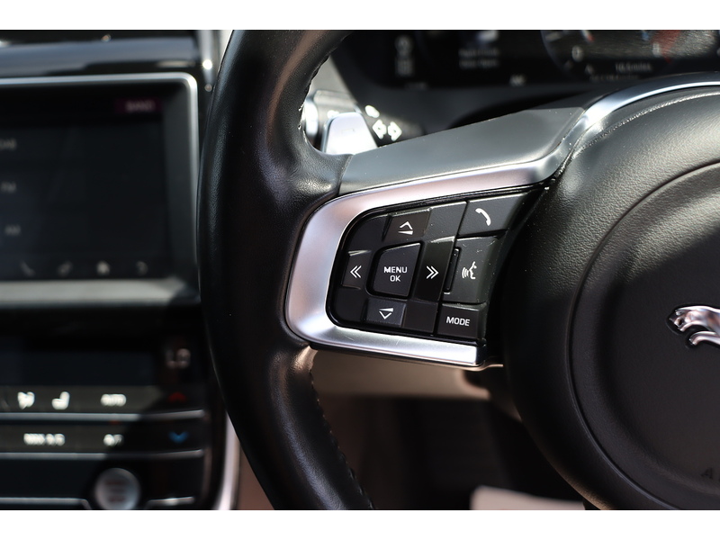 Jaguar 2.0I GPF R-SPORT SALOON 4DR PETROL AUTO HEATED SEATS SAT NAV BLUETOOTH DAB STEREO APPLE CARPLAY REAR CAMERA PARKING AIDS 2 OWNERS ONLY 61000 MILES SH 72-74 Mitcham Road