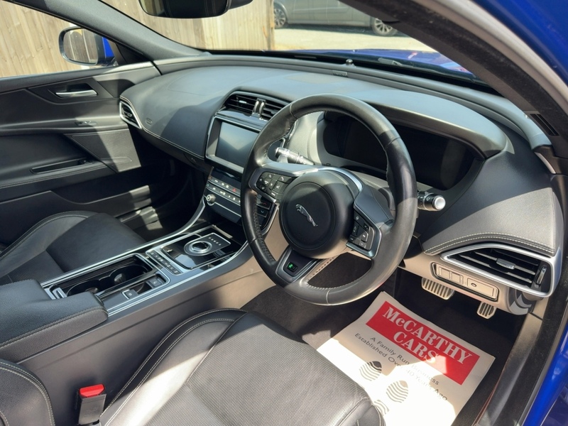 Jaguar 2.0I GPF R-SPORT SALOON 4DR PETROL AUTO HEATED SEATS SAT NAV BLUETOOTH DAB STEREO APPLE CARPLAY REAR CAMERA PARKING AIDS 2 OWNERS ONLY 61000 MILES SH 72-74 Mitcham Road