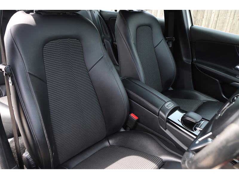 Mercedes-Benz A200 1.3 SPORT SALOON 4DR PETROL 7G-DCT AUTO SAT NAV BLUETOOTH DAB STEREO USB INPUT REAR CAMERA PARKING AIDS ONLY 71000 MILES SH NO ULEZ CHARGE 72-74 Mitcham Road