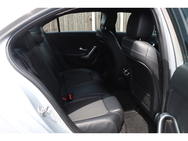 Mercedes-Benz A200 1.3 SPORT SALOON 4DR PETROL 7G-DCT AUTO SAT NAV BLUETOOTH DAB STEREO USB INPUT REAR CAMERA PARKING AIDS ONLY 71000 MILES SH NO ULEZ CHARGE 72-74 Mitcham Road