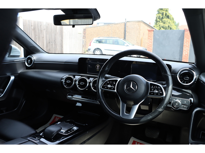 Mercedes-Benz A200 1.3 SPORT SALOON 4DR PETROL 7G-DCT AUTO SAT NAV BLUETOOTH DAB STEREO USB INPUT REAR CAMERA PARKING AIDS ONLY 71000 MILES SH NO ULEZ CHARGE 72-74 Mitcham Road