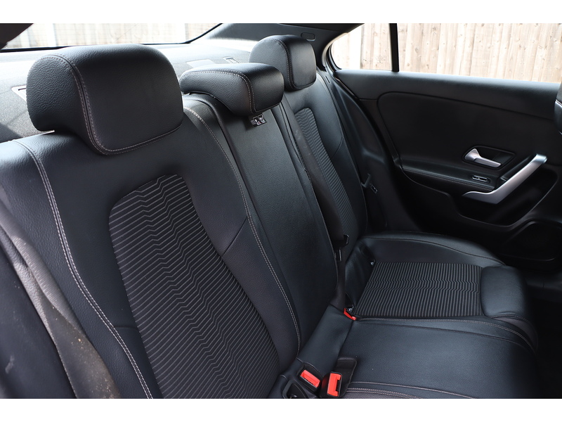 Mercedes-Benz A200 1.3 SPORT SALOON 4DR PETROL 7G-DCT AUTO SAT NAV BLUETOOTH DAB STEREO USB INPUT REAR CAMERA PARKING AIDS ONLY 71000 MILES SH NO ULEZ CHARGE 72-74 Mitcham Road