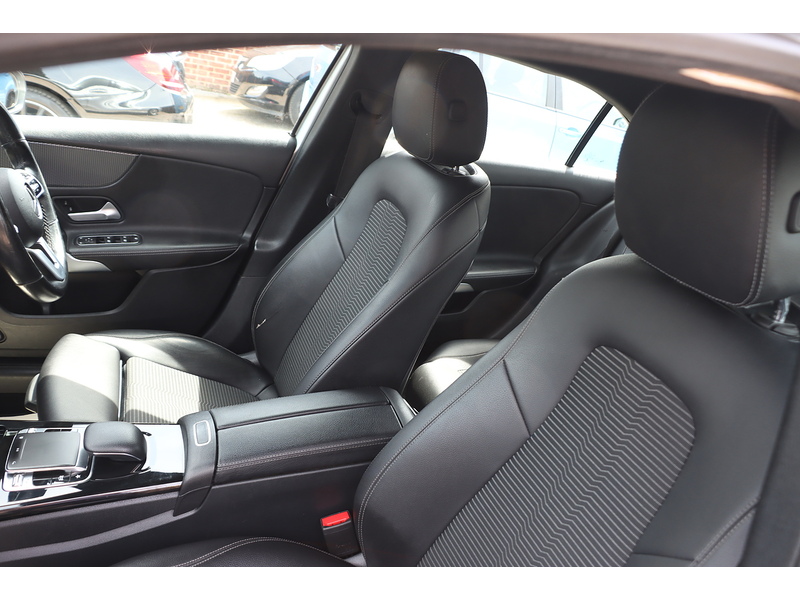 Mercedes-Benz A200 1.3 SPORT SALOON 4DR PETROL 7G-DCT AUTO SAT NAV BLUETOOTH DAB STEREO USB INPUT REAR CAMERA PARKING AIDS ONLY 71000 MILES SH NO ULEZ CHARGE 72-74 Mitcham Road