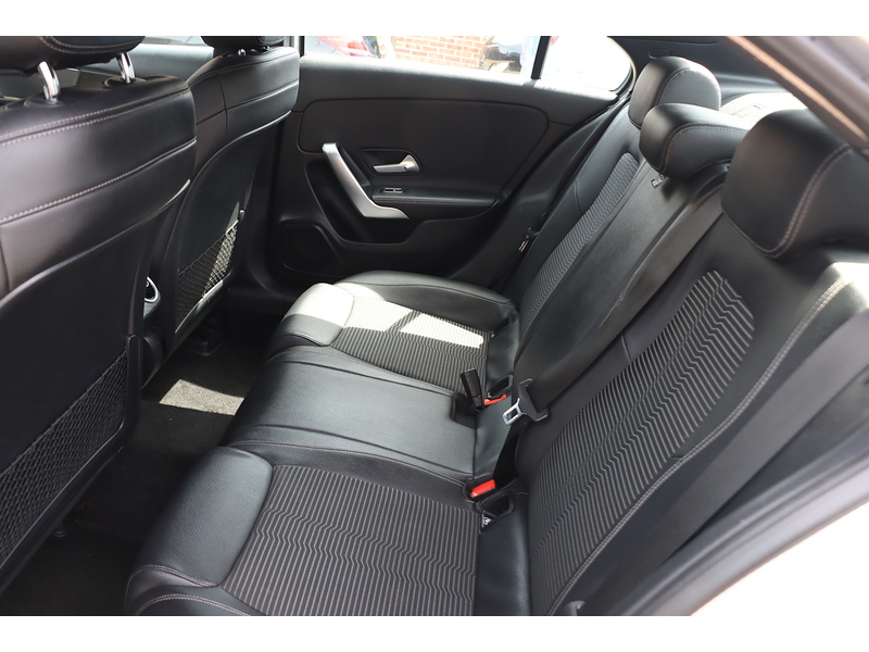 Mercedes-Benz A200 1.3 SPORT SALOON 4DR PETROL 7G-DCT AUTO SAT NAV BLUETOOTH DAB STEREO USB INPUT REAR CAMERA PARKING AIDS ONLY 71000 MILES SH NO ULEZ CHARGE 72-74 Mitcham Road
