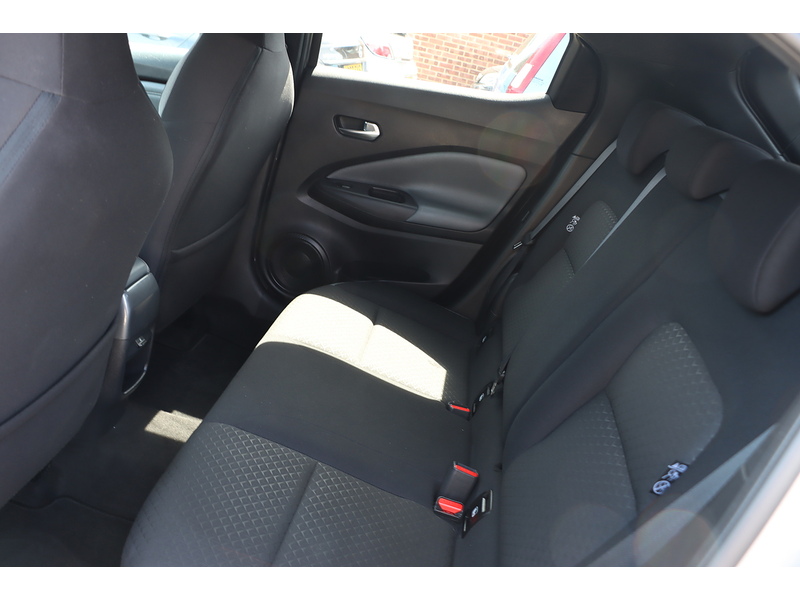 Nissan 1.0 DIG-T N-CONNECTA SUV 5DR PETROL DCT AUTO SATNAV BLUETOOTH DAB RADIO APPLE CARPLAY REAR CAMERA WITH PARKING AIDS JUST 2 OWNERS ONLY 73000 MILES FSH 72-74 Mitcham Road