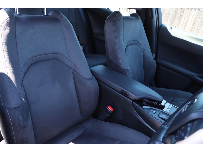Lexus 250H 2.0 SUV 5DR PETROL HYBRID E-CVT AUTO SAT NAV BLUETOOTH DAB STEREO APPLE CARPLAY PARKING AIDS 2 OWNERS 64000 MILES FSH 5 SERVICES NO ULEZ CHARGE 72-74 Mitcham Road