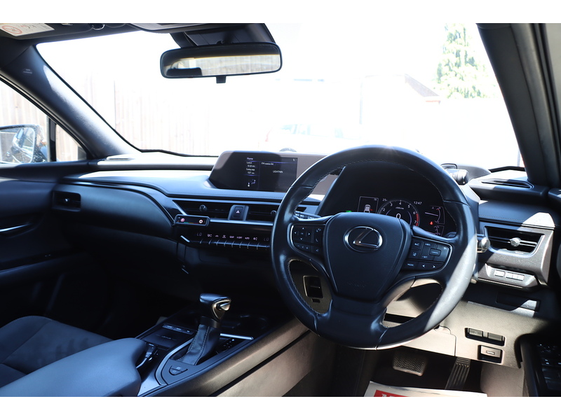 Lexus 250H 2.0 SUV 5DR PETROL HYBRID E-CVT AUTO SAT NAV BLUETOOTH DAB STEREO APPLE CARPLAY PARKING AIDS 2 OWNERS 64000 MILES FSH 5 SERVICES NO ULEZ CHARGE 72-74 Mitcham Road