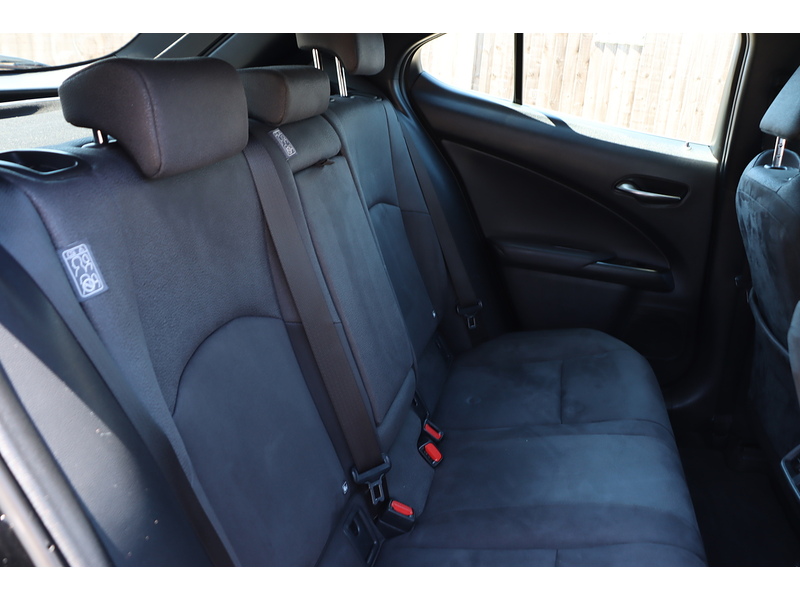 Lexus 250H 2.0 SUV 5DR PETROL HYBRID E-CVT AUTO SAT NAV BLUETOOTH DAB STEREO APPLE CARPLAY PARKING AIDS 2 OWNERS 64000 MILES FSH 5 SERVICES NO ULEZ CHARGE 72-74 Mitcham Road