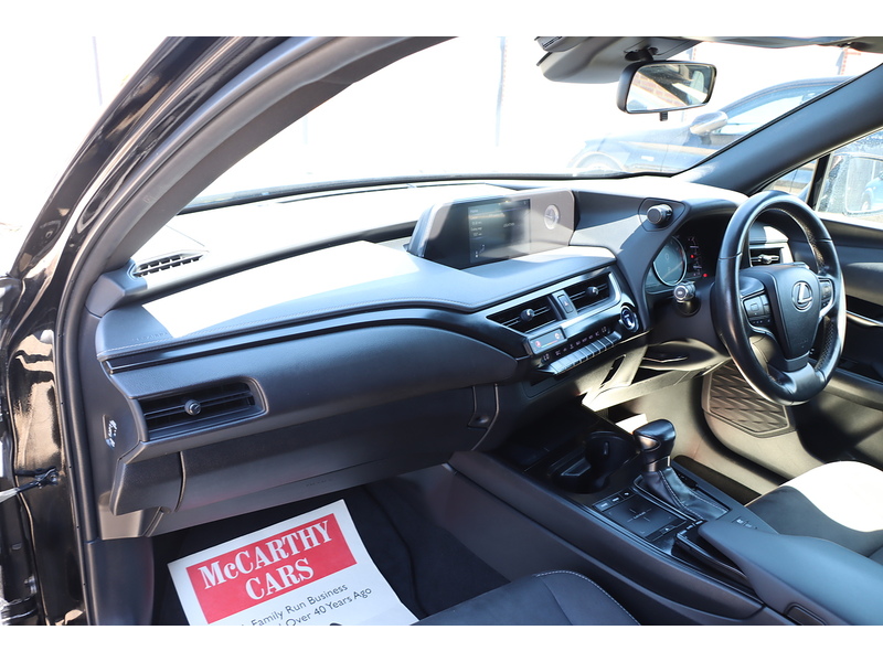 Lexus 250H 2.0 SUV 5DR PETROL HYBRID E-CVT AUTO SAT NAV BLUETOOTH DAB STEREO APPLE CARPLAY PARKING AIDS 2 OWNERS 64000 MILES FSH 5 SERVICES NO ULEZ CHARGE 72-74 Mitcham Road