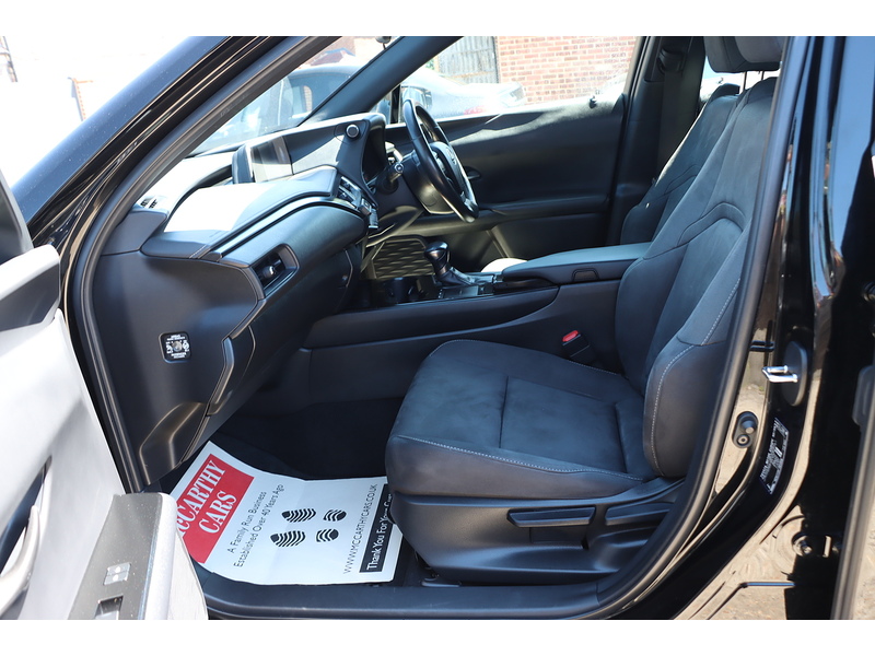Lexus 250H 2.0 SUV 5DR PETROL HYBRID E-CVT AUTO SAT NAV BLUETOOTH DAB STEREO APPLE CARPLAY PARKING AIDS 2 OWNERS 64000 MILES FSH 5 SERVICES NO ULEZ CHARGE 72-74 Mitcham Road