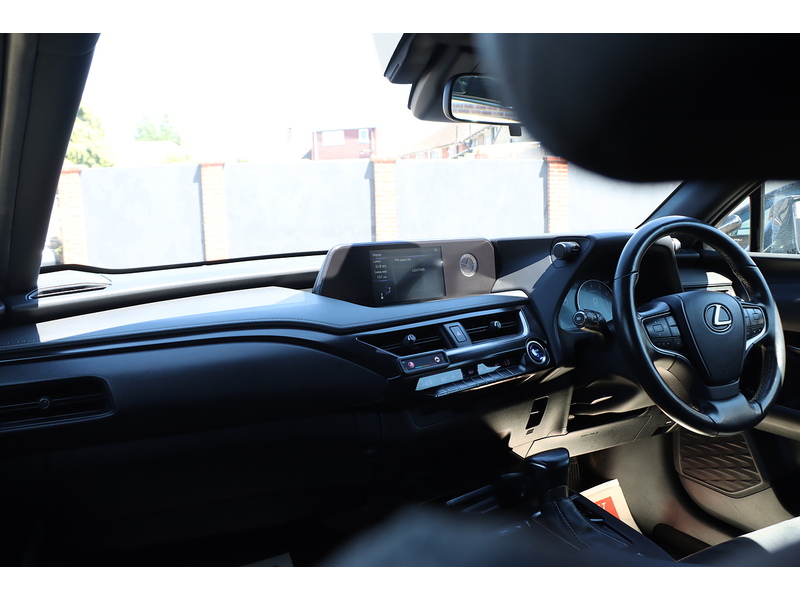 Lexus 250H 2.0 SUV 5DR PETROL HYBRID E-CVT AUTO SAT NAV BLUETOOTH DAB STEREO APPLE CARPLAY PARKING AIDS 2 OWNERS 64000 MILES FSH 5 SERVICES NO ULEZ CHARGE 72-74 Mitcham Road