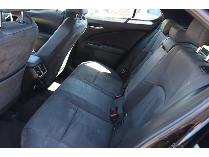 Lexus 250H 2.0 SUV 5DR PETROL HYBRID E-CVT AUTO SAT NAV BLUETOOTH DAB STEREO APPLE CARPLAY PARKING AIDS 2 OWNERS 64000 MILES FSH 5 SERVICES NO ULEZ CHARGE 72-74 Mitcham Road