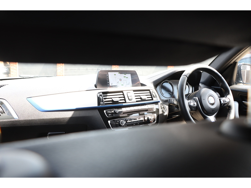 BMW 118I 1.5 GPF M SPORT HATCHBACK 5DR PETROL AUTO SAT NAV BLUETOOTH DAB STEREO USB INPUT AIR CONDITIONING PARKING AIDS ONLY 70000 MILES SH NO ULEZ CHARGE 72-74 Mitcham Road