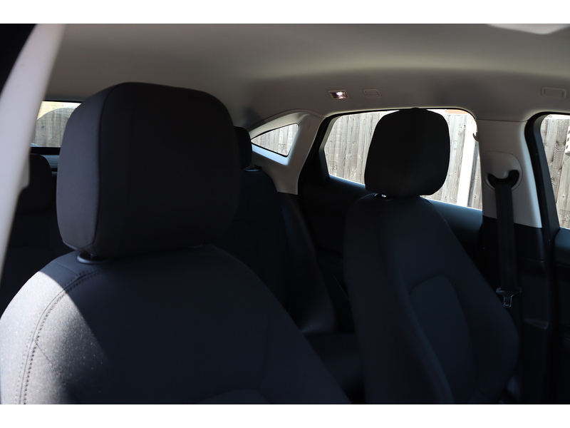Jaguar 2.0 P200 SUV 5DR PETROL AWD AUTO BLUETOOTH WITH MUSIC STREAMING DAB STEREO REAR CAMERA WITH PARKING AIDS ONLY 68000 MILES SH NO ULEZ CHARGE 72-74 Mitcham Road