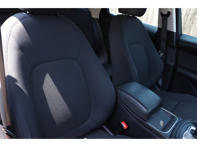 Jaguar 2.0 P200 SUV 5DR PETROL AWD AUTO BLUETOOTH WITH MUSIC STREAMING DAB STEREO REAR CAMERA WITH PARKING AIDS ONLY 68000 MILES SH NO ULEZ CHARGE 72-74 Mitcham Road