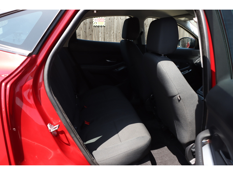 Jaguar 2.0 P200 SUV 5DR PETROL AWD AUTO BLUETOOTH WITH MUSIC STREAMING DAB STEREO REAR CAMERA WITH PARKING AIDS ONLY 68000 MILES SH NO ULEZ CHARGE 72-74 Mitcham Road
