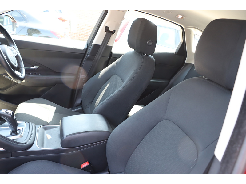 Jaguar 2.0 P200 SUV 5DR PETROL AWD AUTO BLUETOOTH WITH MUSIC STREAMING DAB STEREO REAR CAMERA WITH PARKING AIDS ONLY 68000 MILES SH NO ULEZ CHARGE 72-74 Mitcham Road