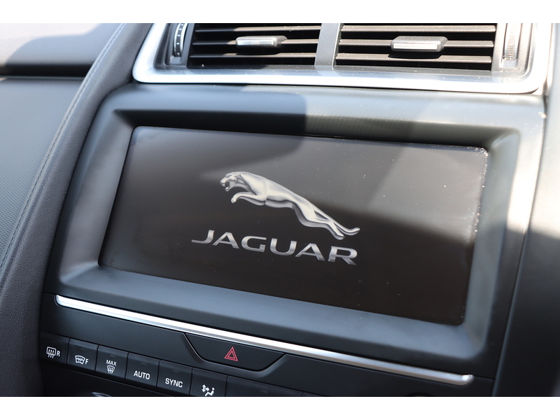 Jaguar 2.0 P200 SUV 5DR PETROL AWD AUTO BLUETOOTH WITH MUSIC STREAMING DAB STEREO REAR CAMERA WITH PARKING AIDS ONLY 68000 MILES SH NO ULEZ CHARGE 72-74 Mitcham Road